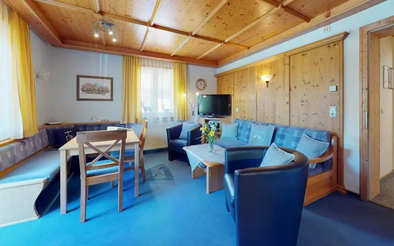 chalettirollivingroom1.jpg